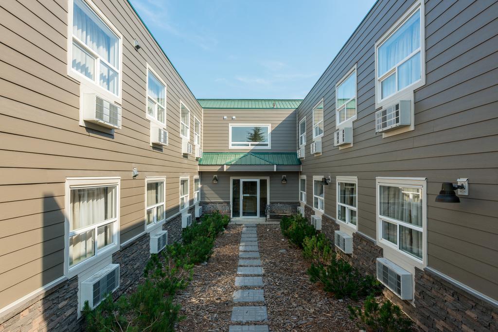 Canadas Best Value Inn Valemount Exterior photo