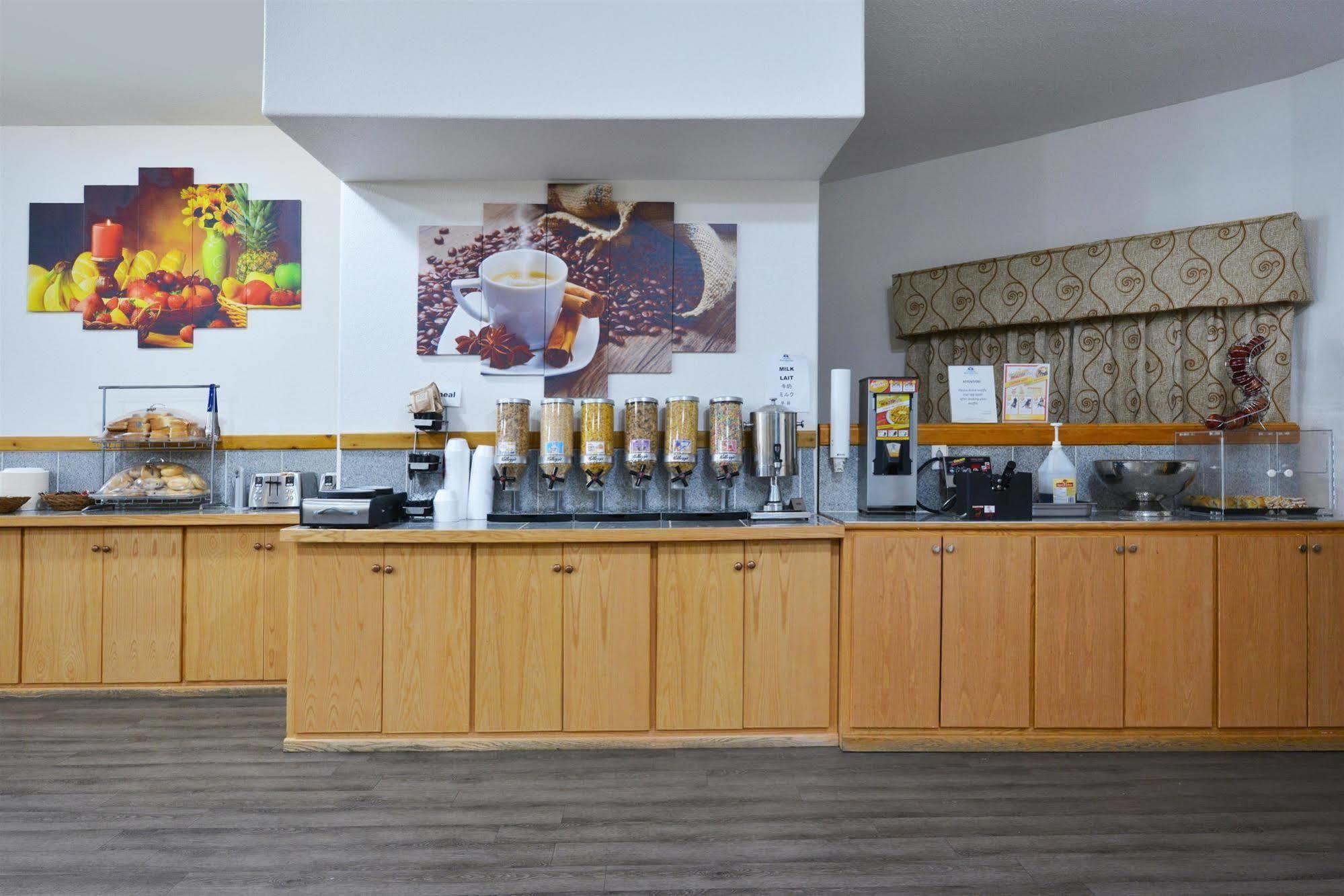 Canadas Best Value Inn Valemount Exterior photo