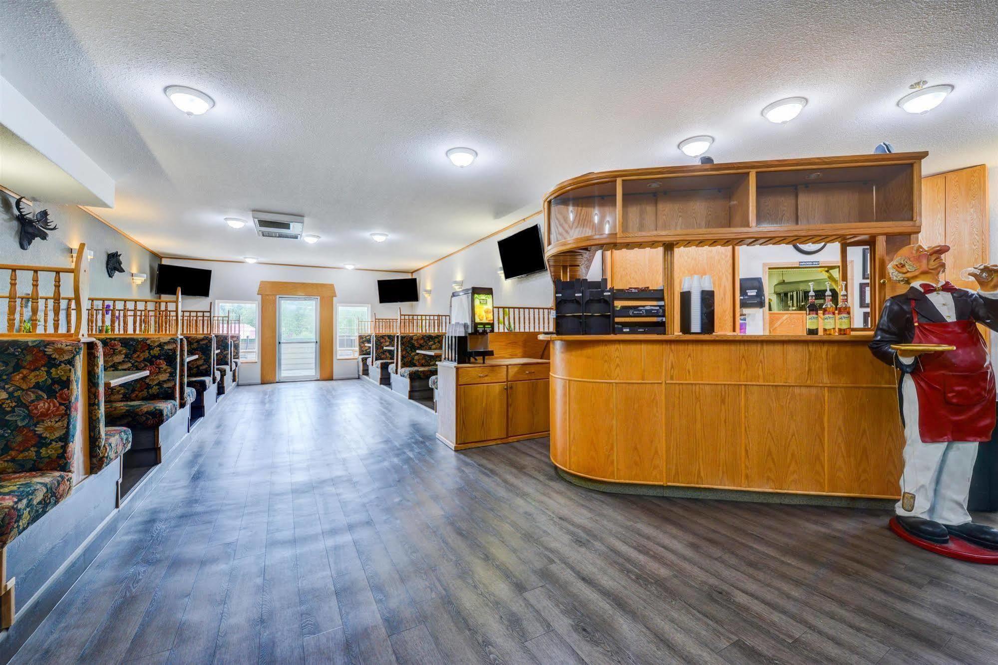 Canadas Best Value Inn Valemount Exterior photo