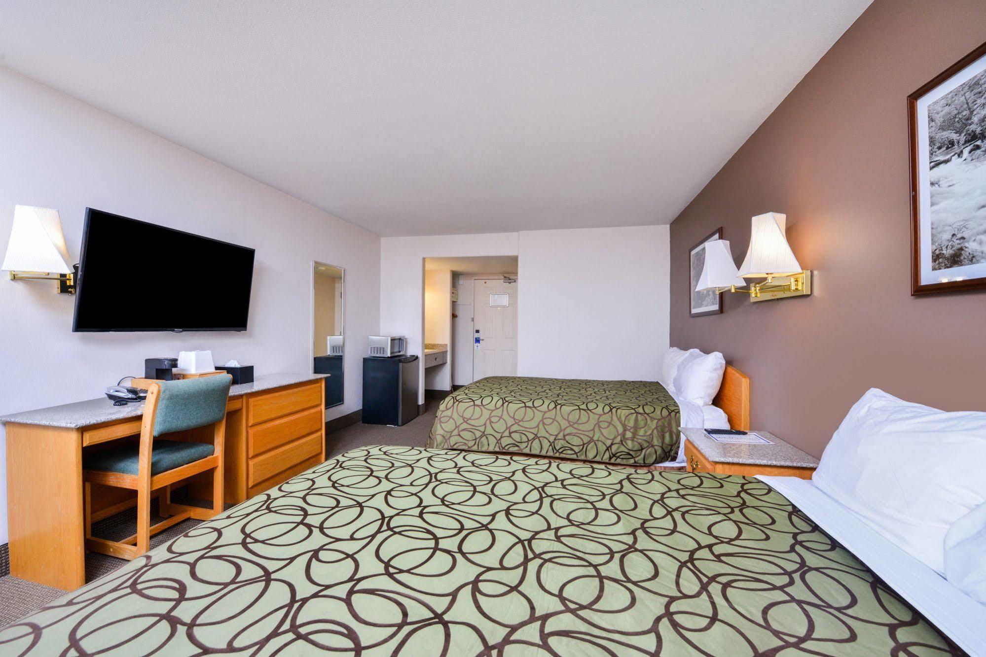 Canadas Best Value Inn Valemount Exterior photo