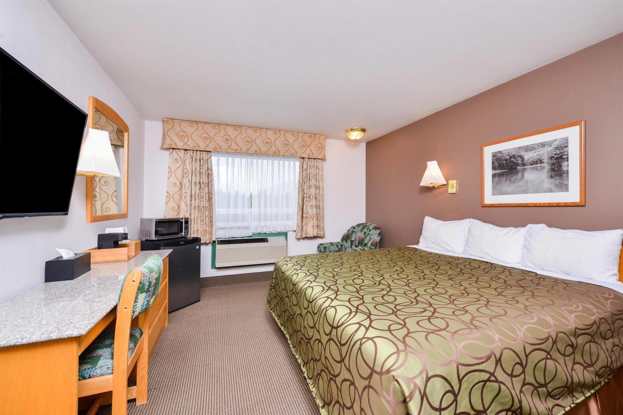 Canadas Best Value Inn Valemount Exterior photo