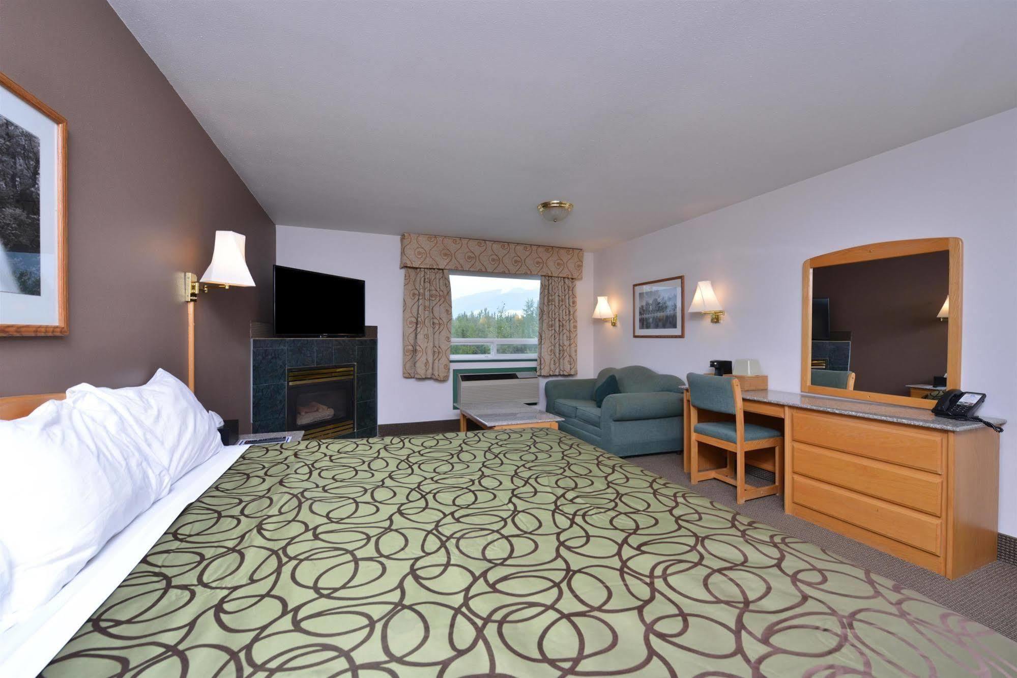 Canadas Best Value Inn Valemount Exterior photo