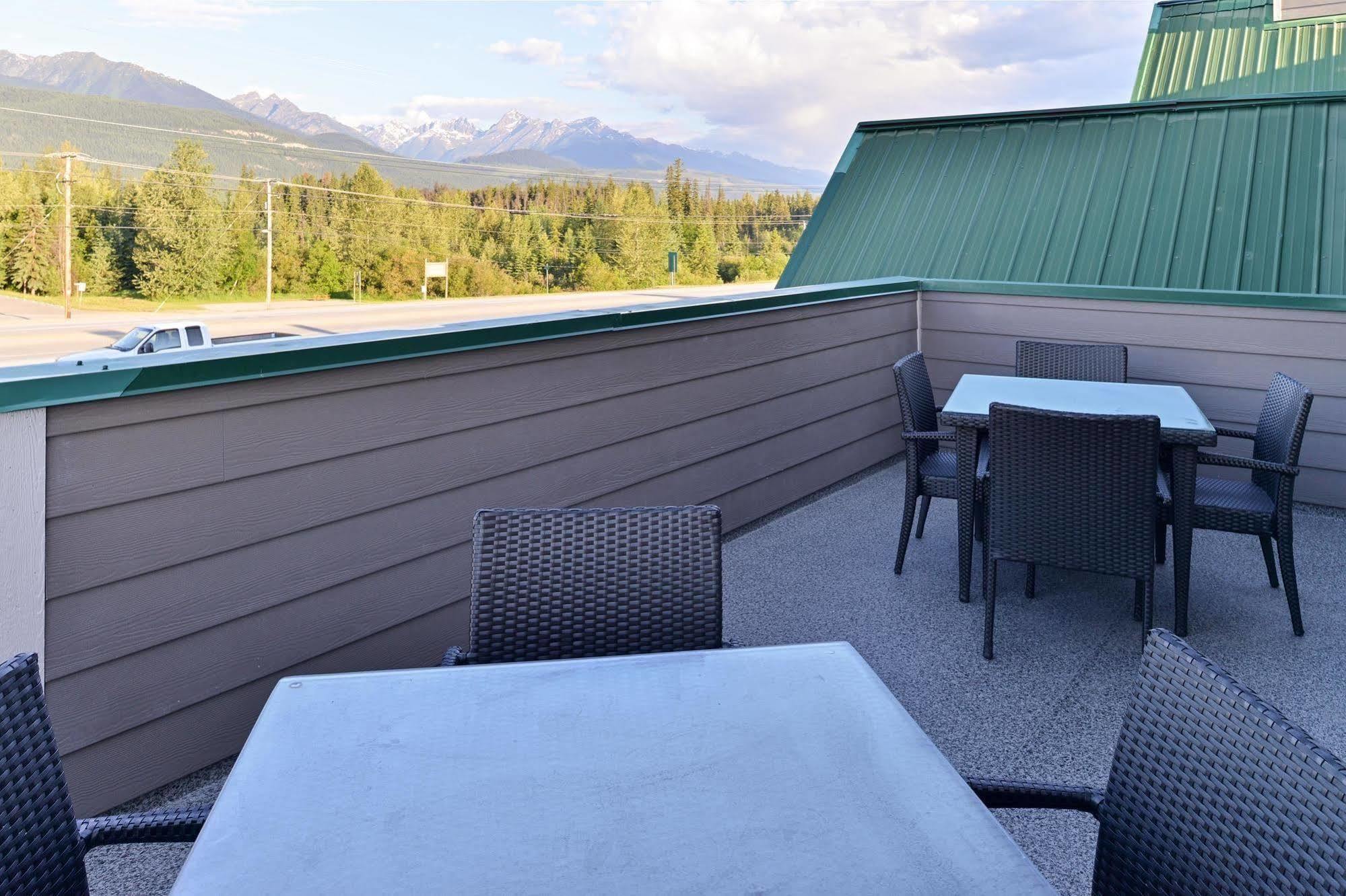 Canadas Best Value Inn Valemount Exterior photo
